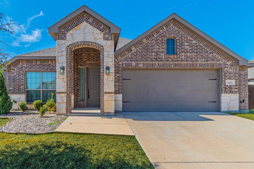 Property Photo:  1901 Maplewood Drive  TX 75154 