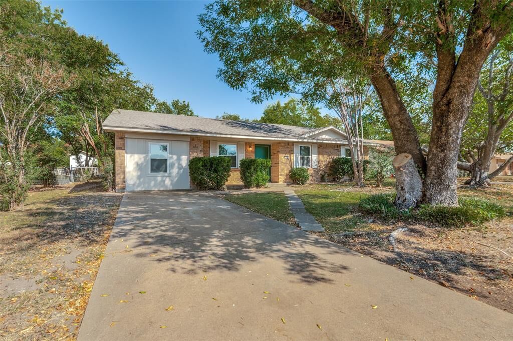 Property Photo:  735 Middale Road  TX 75116 