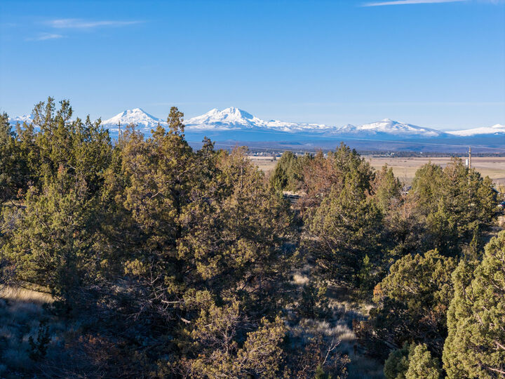 Property Photo:  SW Mintken Lane 2100  OR 97734 