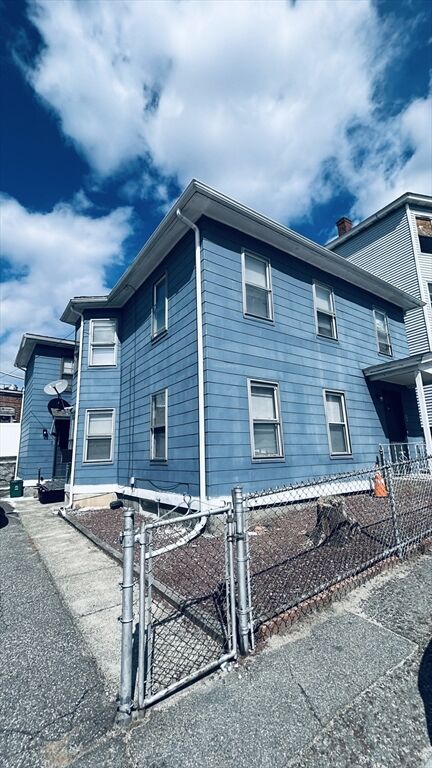 Property Photo:  5 Palmer St 1  MA 01605 