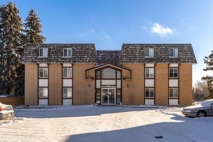 Property Photo: 528 Cedar Crescent SW 31 AB T3C 2Y8