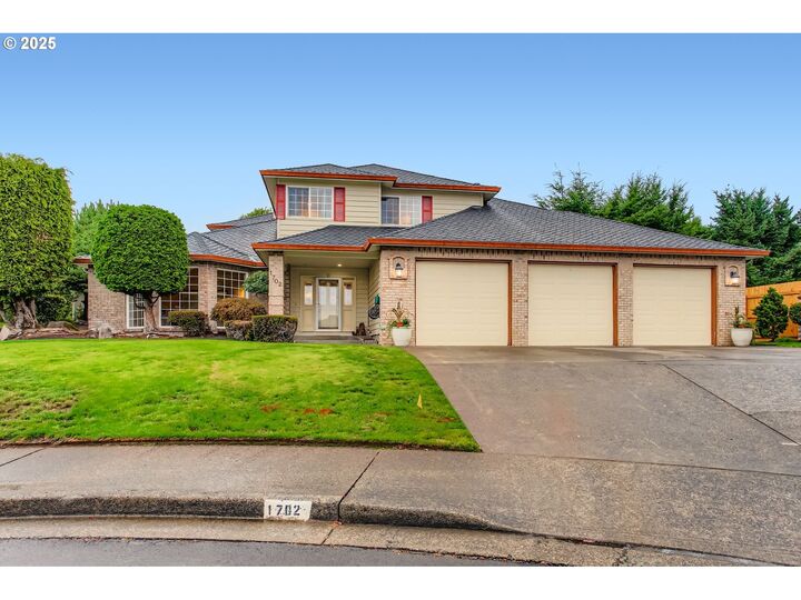 Property Photo: 1702 NW Gregory Dr WA 98665