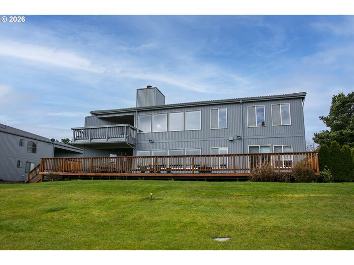 Property Photo:  1987 Gearhart Green Dr 704  OR 97138 