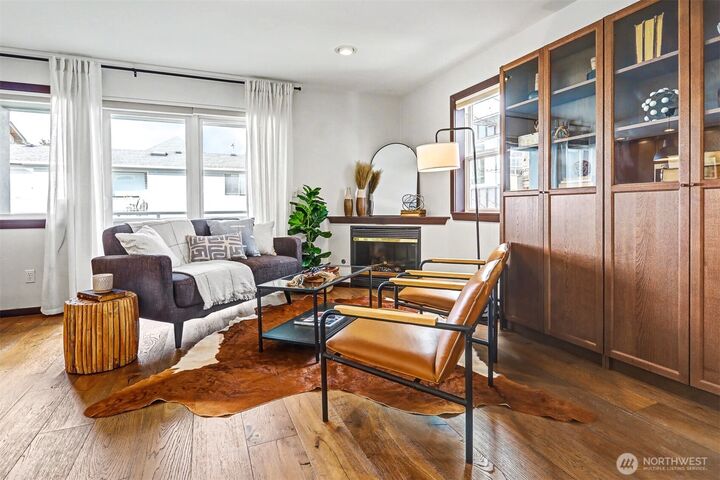 Property Photo:  2422 NW 58th Street 202  WA 98107 