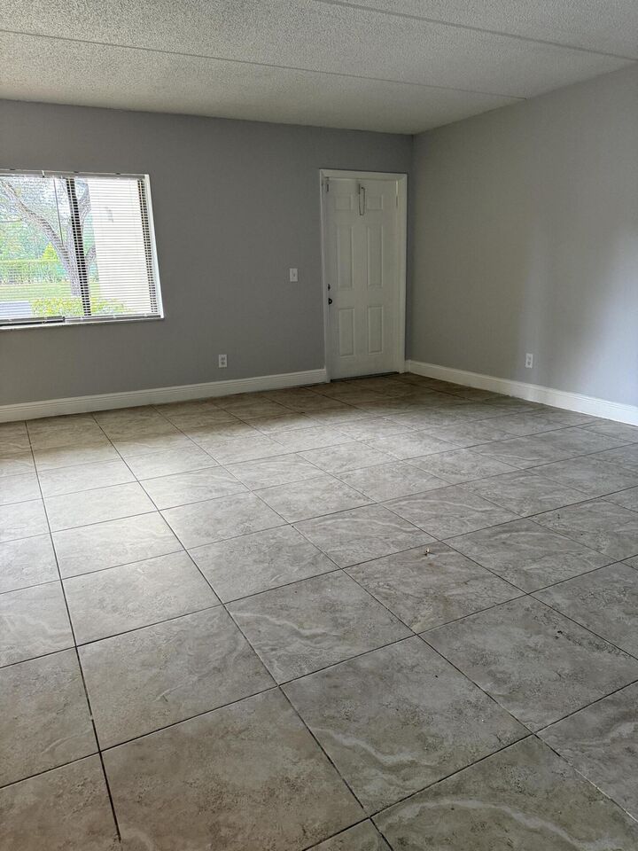 Property Photo: 1106 Meadows Circle 1106 FL 33436