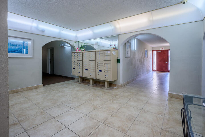 Property Photo:  4047 NW 16th Street 307  FL 33313 