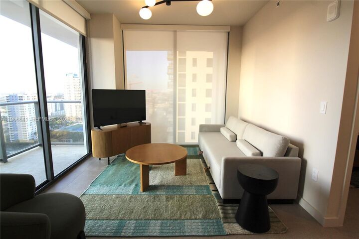 Property Photo:  11 NE 6 St 2114  FL 33132 