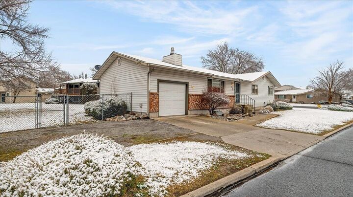 Property Photo: 815 E Beacon Ave WA 99208