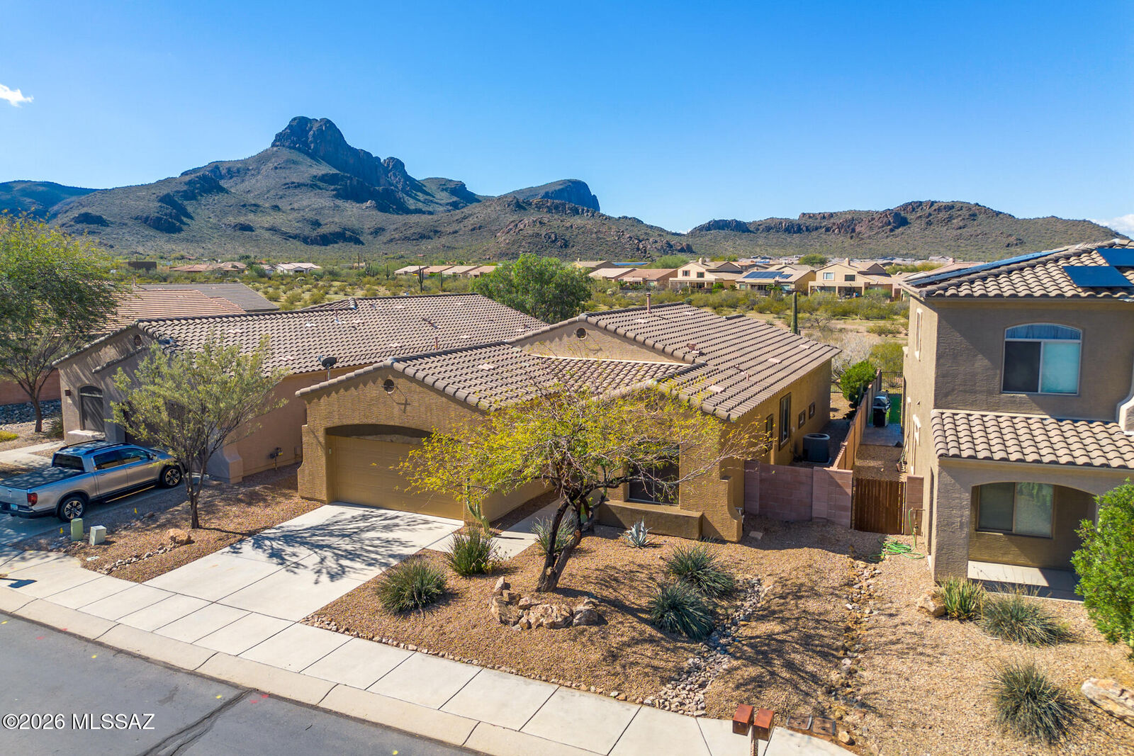 Property Photo: 8523 N Shadow Wash Way AZ 85743