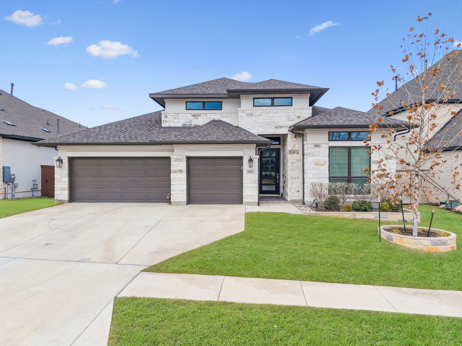 Property Photo:  828 Teakmill Trail  TX 78666 