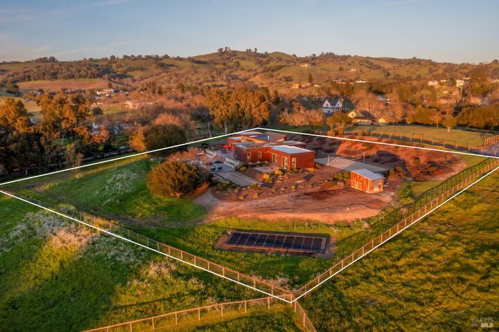 Property Photo:  519 Horse Barn Road  CA 95448 