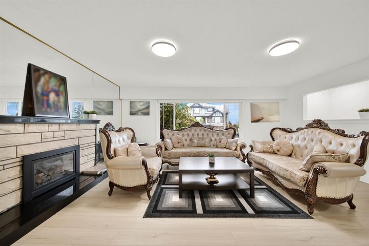 Property Photo: 11488 140 Street BC V3R 3G8