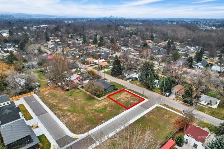 Property Photo:  3002 N Water Run Ln  ID 83703 