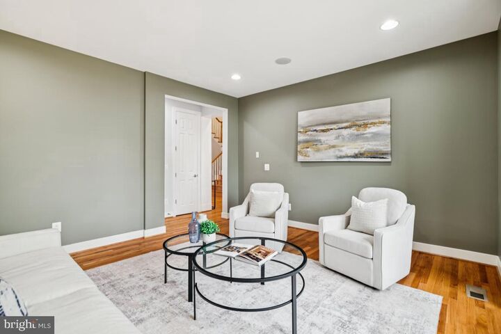 Property Photo: 41881 Redgate Way VA 20148