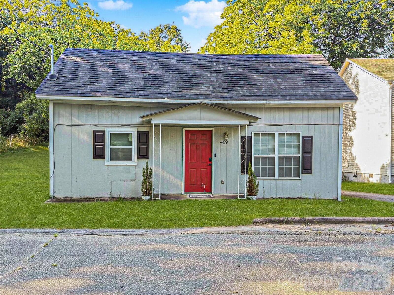 Property Photo: 409 W Norment Avenue NC 28052
