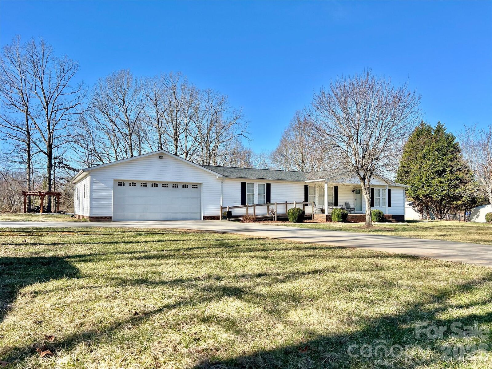 Property Photo: 214 Heritage Circle NC 28681
