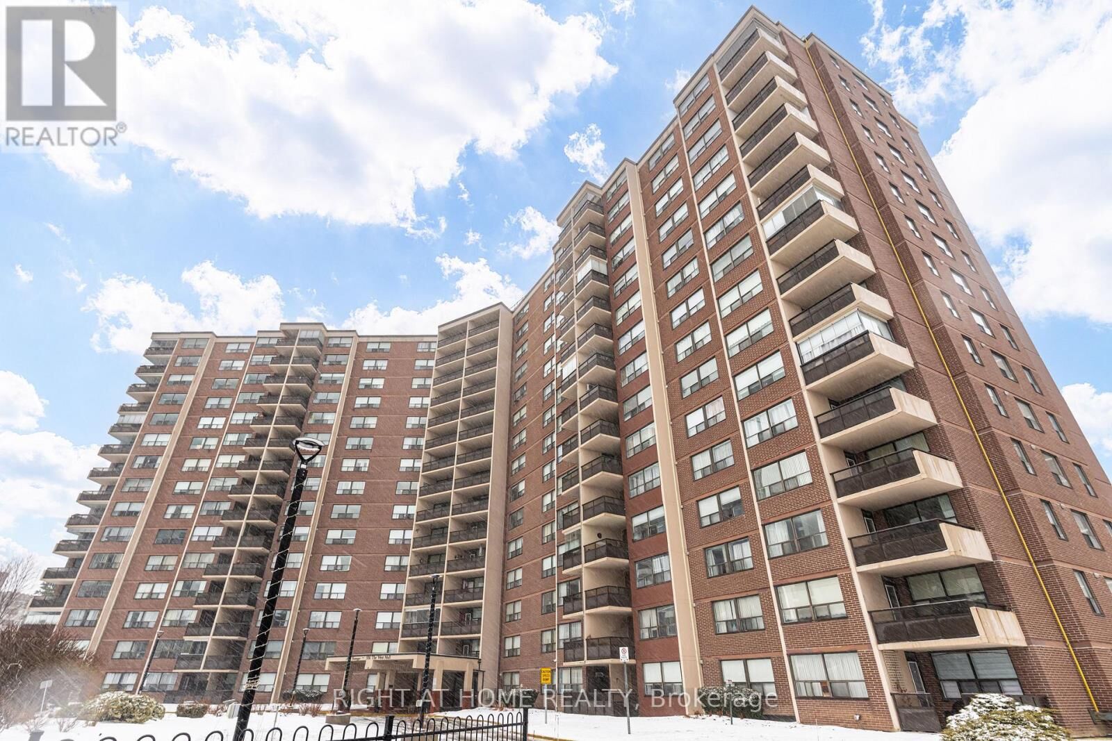 Property Photo:  551 The West Mall 802  ON M9C 1G7 