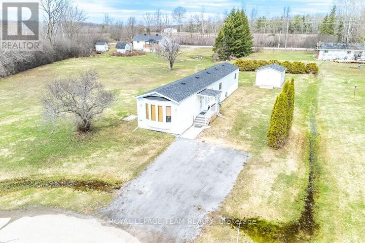 Property Photo: 46 Sunset Lane ON K7V 0A5