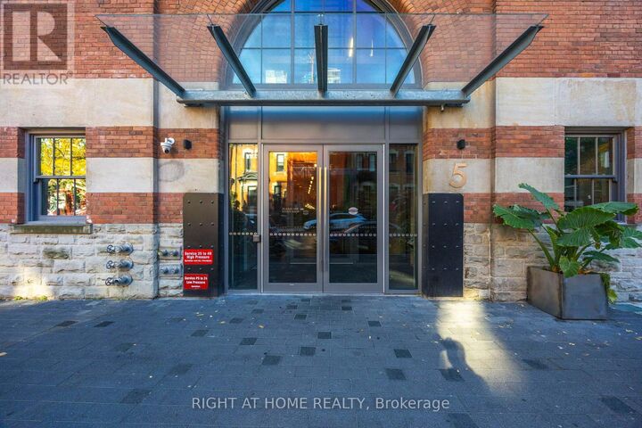 Property Photo:  5 St. Joseph Street 3403  ON M4Y 1J6 