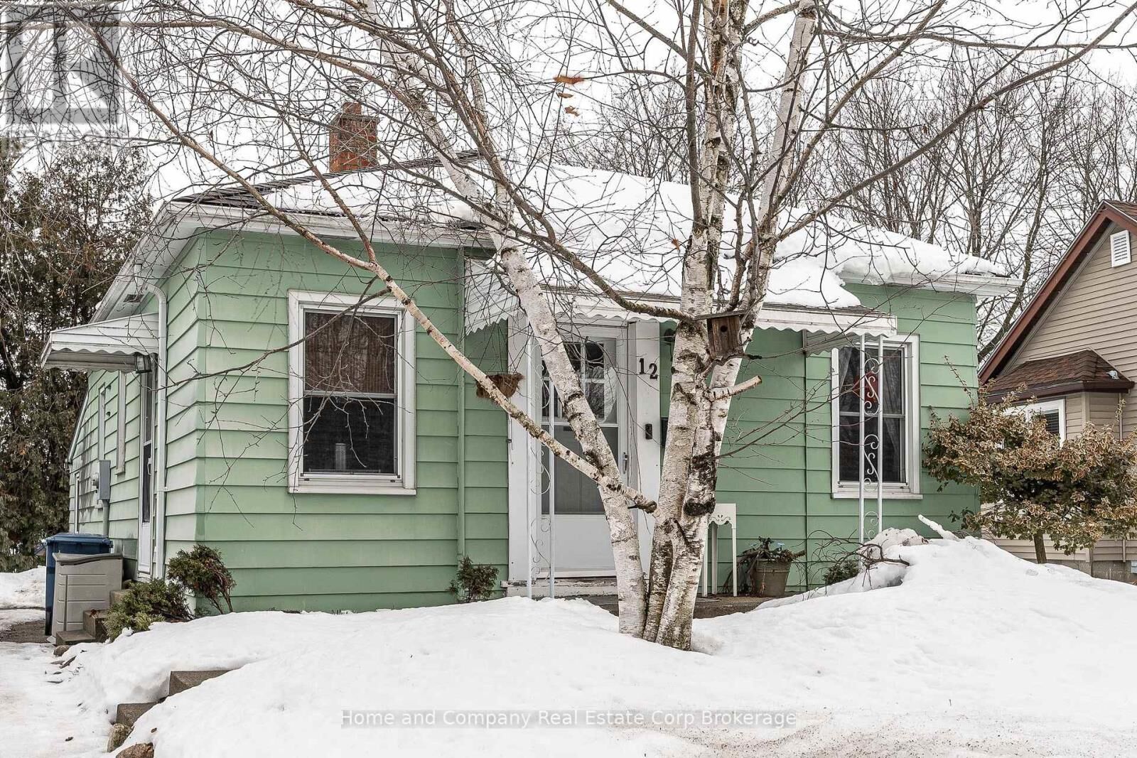 Property Photo:  12 Somerset Street  ON N5A 6K1 