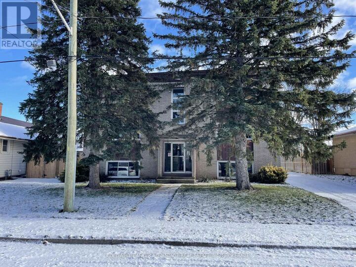 Property Photo:  136 Wilton Avenue 6  ON L3C 2A4 