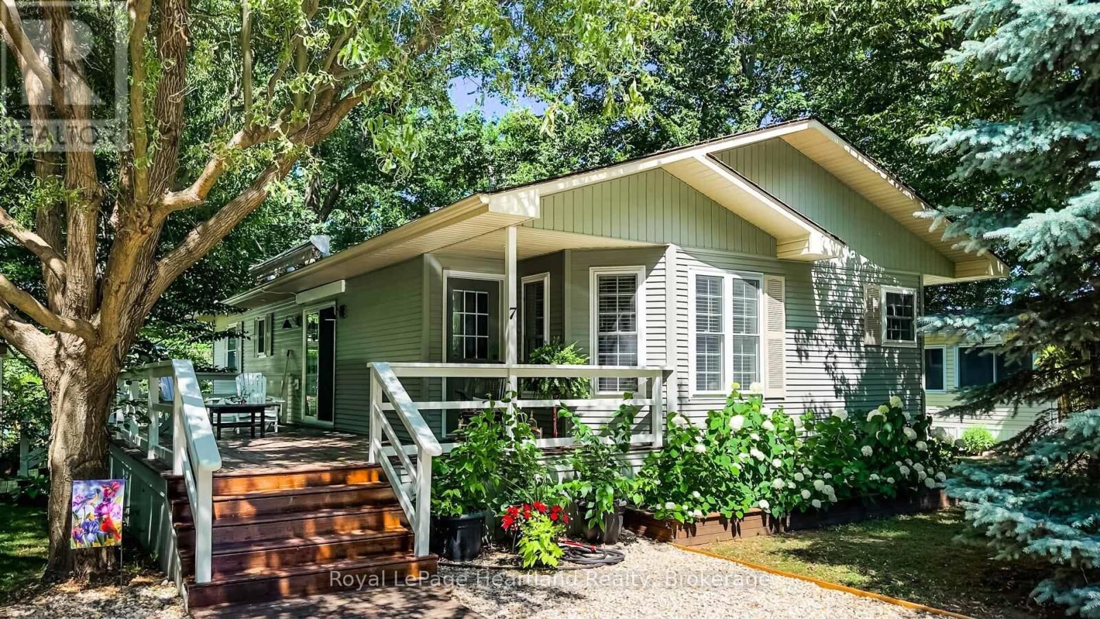 Property Photo:  7 Cree Lane  ON N7A 3Y2 