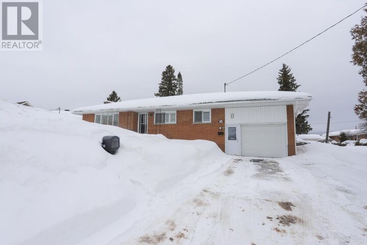 Photo de la propriété:  224 Doncaster Rd  ON P6C 2T6 