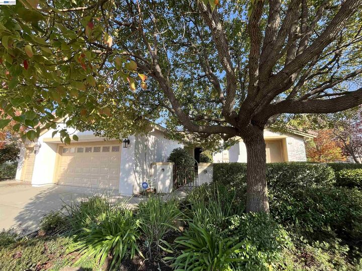 Property Photo:  853 Cottonwood Ct  CA 95648 