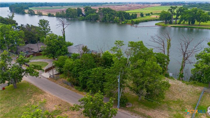 Property Photo: 829 Lakeside Pass TX 78130