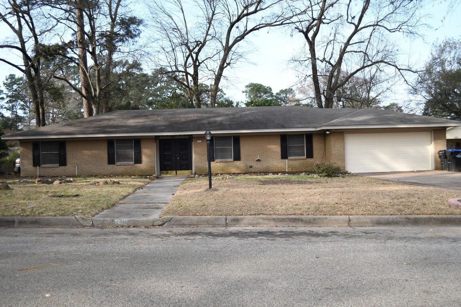 Property Photo: 1913 Franklin Dr TX 75601