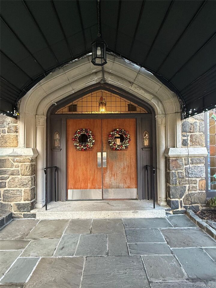 Property Photo:  10 Nosband Avenue 5G  NY 10605 