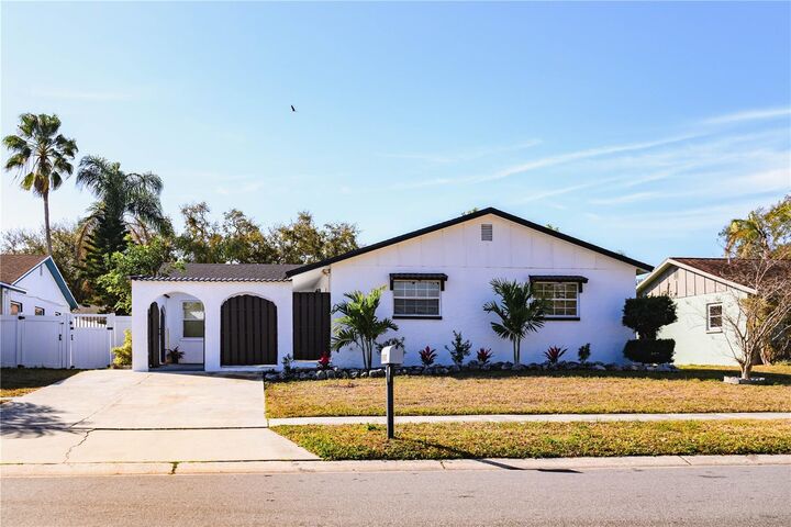 Property Photo:  6910 Dalkeith Avenue N  FL 33709 