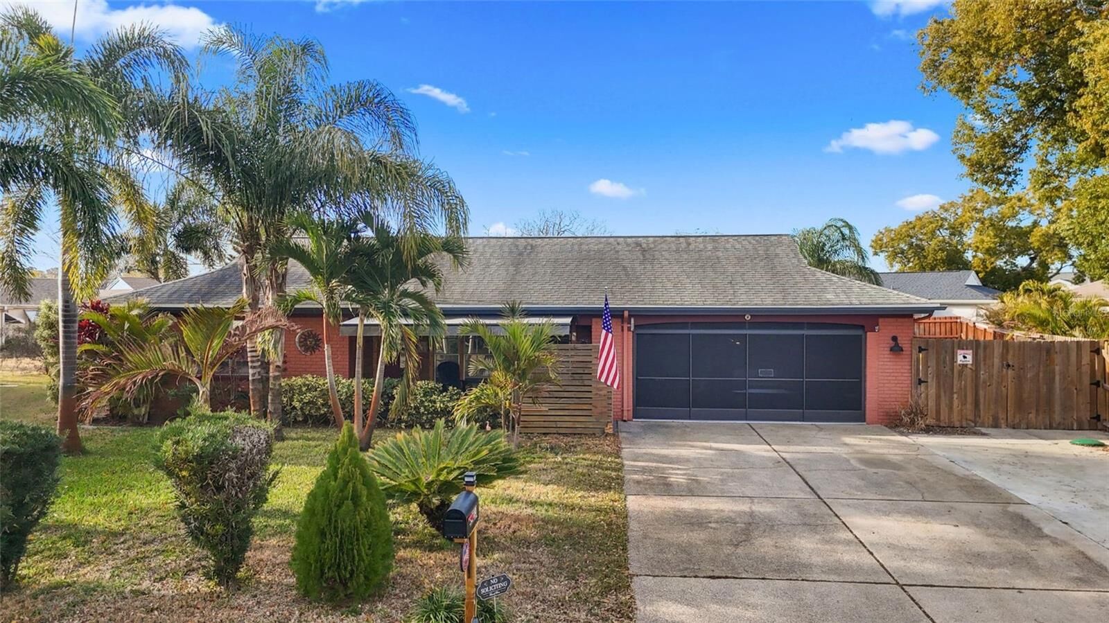 Property Photo: 3849 Edgemont Drive FL 34652