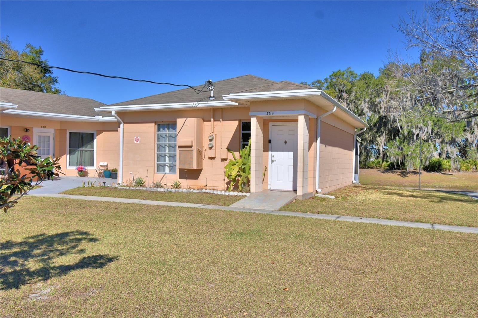 Property Photo:  2319 Club Circle  FL 33854 