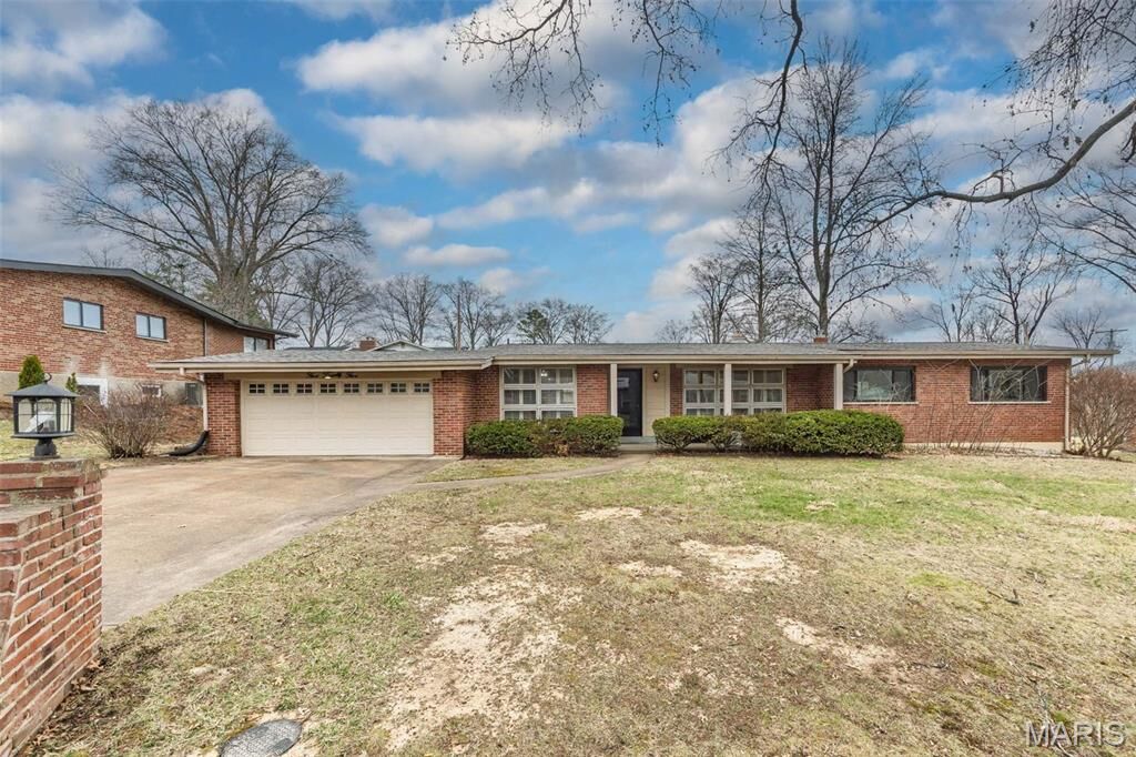 Property Photo:  525 Beaucaire Drive  MO 63122 