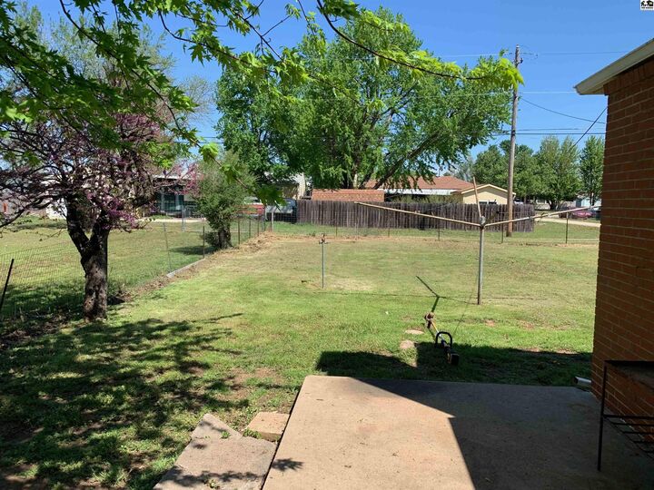 Property Photo: 504 W Anthony Ave KS 67104