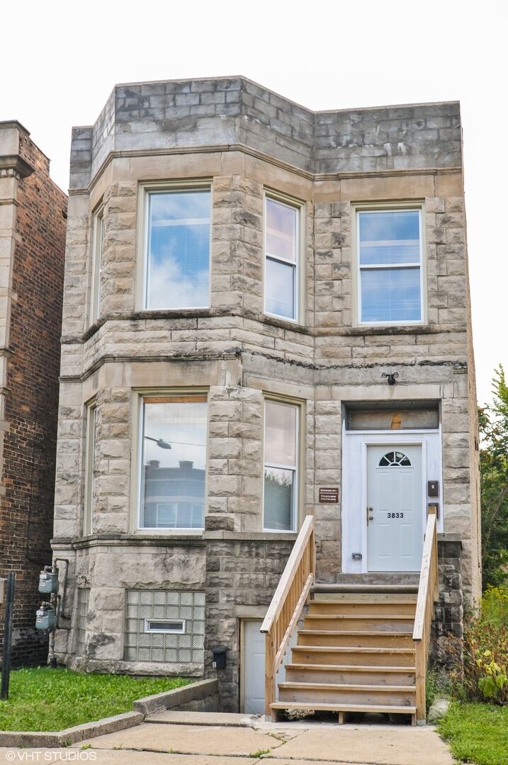 Property Photo: 3833 W Arthington Street IL 60624