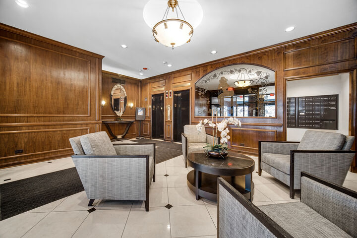 Property Photo: 2100 N Lincoln Park West 7fn IL 60614