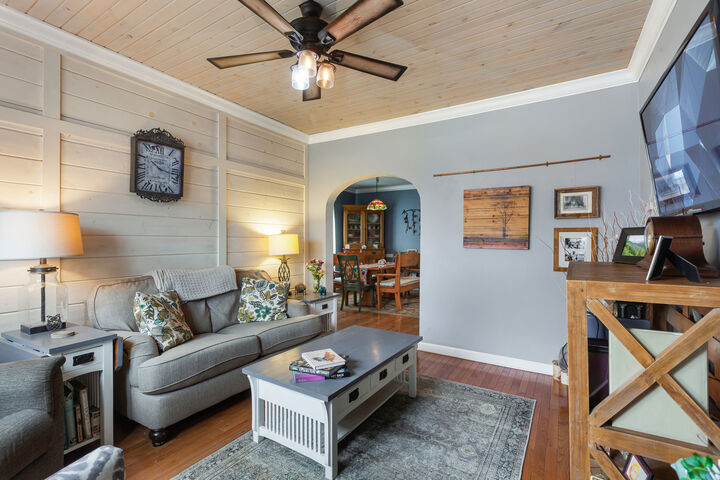 Property Photo: 400 Marguerite Street IL 60123