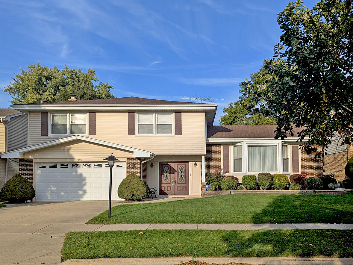 Property Photo:  922 E Waverly Drive  IL 60004 