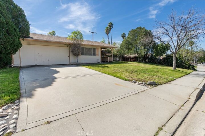 Property Photo:  658 Glenhill  CA 92507 