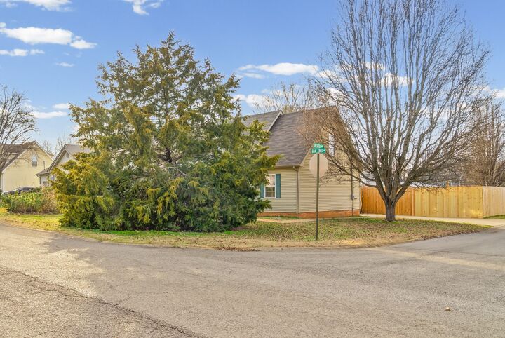 Property Photo:  116 Oak Tree Dr  KY 42262 