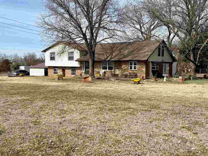 Property Photo:  3601 W Hubbard Rd  OK 74601 