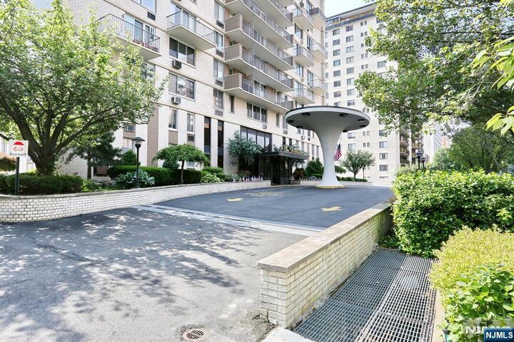 Property Photo:  160 Overlook Avenue 4C  NJ 07601 