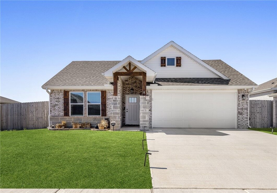 Property Photo:  637 Lewis Street  AR 72751 