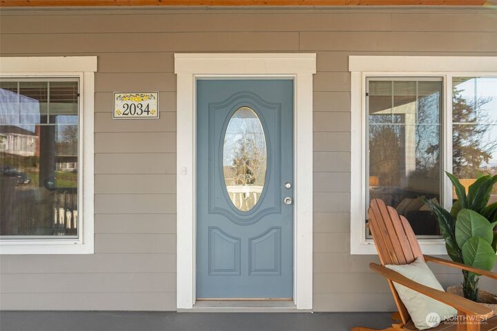 Property Photo:  2034 E Harrison Street  WA 98404 