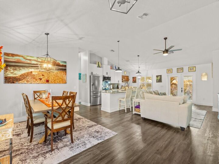 Property Photo:  615 19th Street SW  FL 32962 