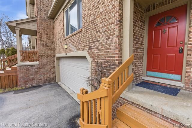 Property Photo: 6298 Aspen Ridge Boulevard 34 MI 48322