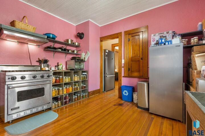 Property Photo:  216 N Dakota Ave  SD 57021 