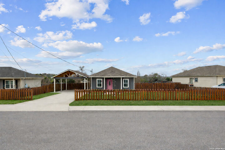 Property Photo: 441 Cimarron TX 78070